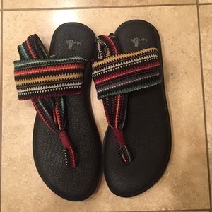 Sanuk Yoga sandals in excellent condition.