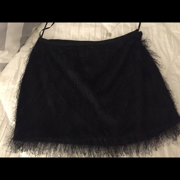 Beautiful Rachel Roy feather skirt in black