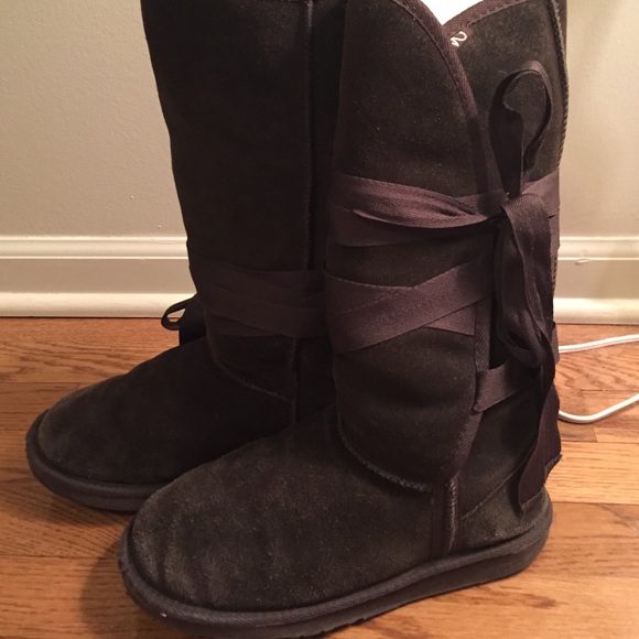 Emu brand chocolate lace up boots