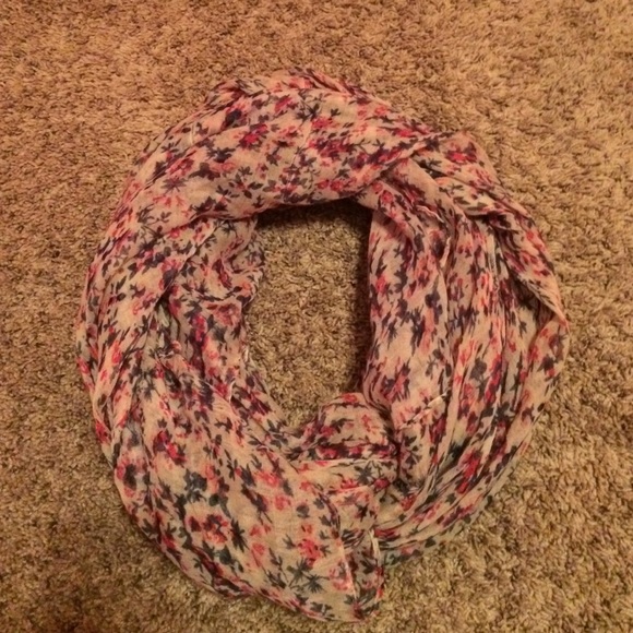 Cute floral scarf! - Picture 1 of 1