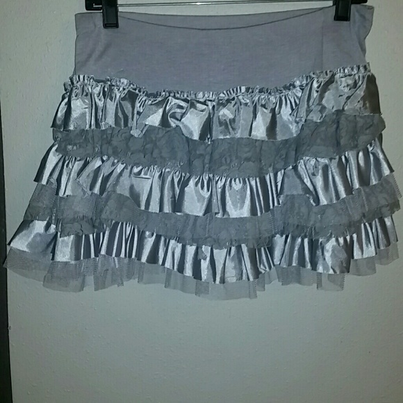 Gray Ruffle Mini Skirt Size Medium - Picture 2 of 2