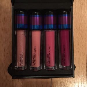 MAC irresistibly charming lip gloss/pink set