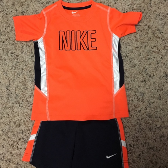 Boys 4T Nike shirt n shorts