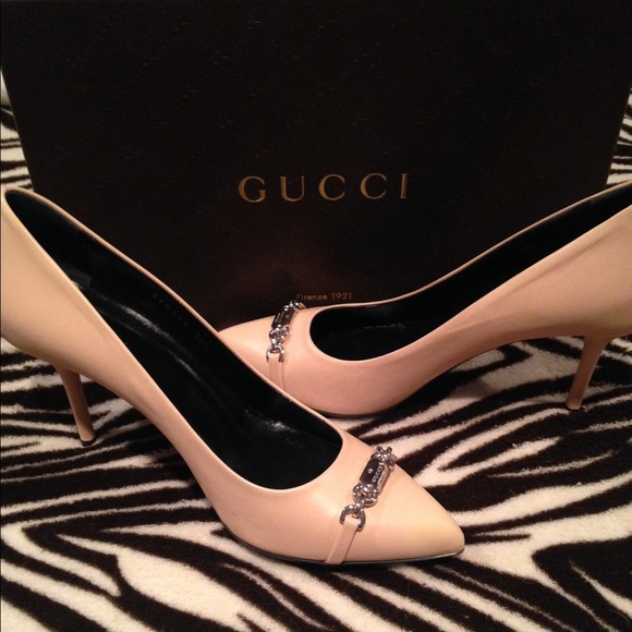 Authentic Gucci Leather Nameplate Pump