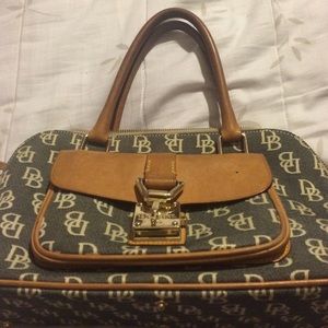 Dooney & Bourke ✨