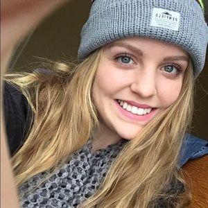 Meet your Posher, Kayla