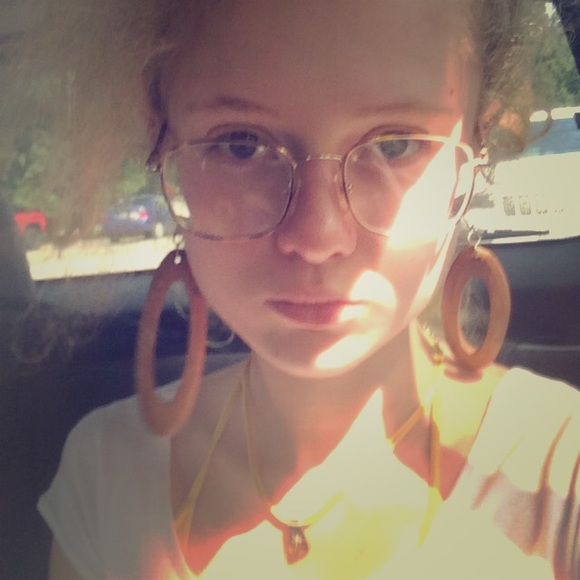 Meet your Posher, Claire