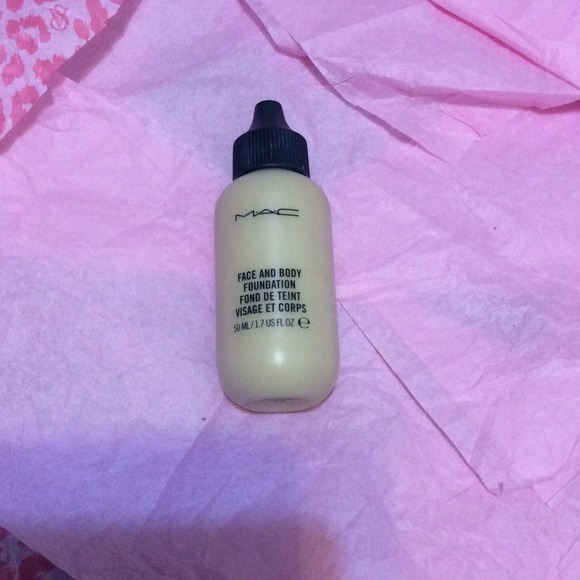 M.A.C. Face and Body foundation in N1