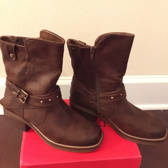 White Mountain Gulliver Booties - Picture 2 of 2