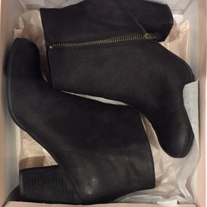 Selling these adorable high heel booties