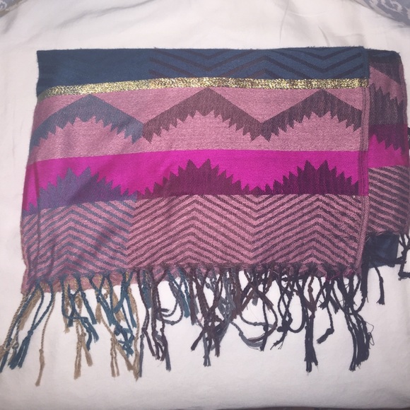 Patterned Scarf w/ fringe