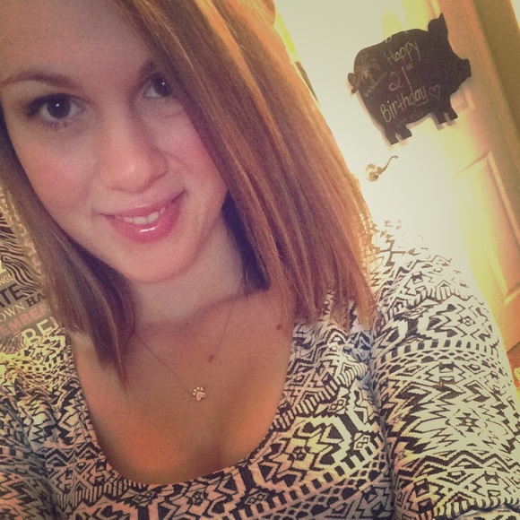 Meet your Posher, Nia! - Picture 4 of 4