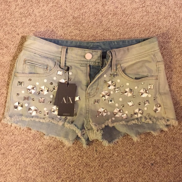 TAKING OFFERS Light blue wash denim shorts