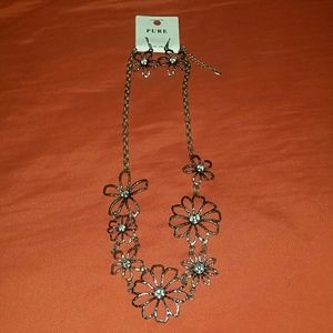 Silver necklace and earring set