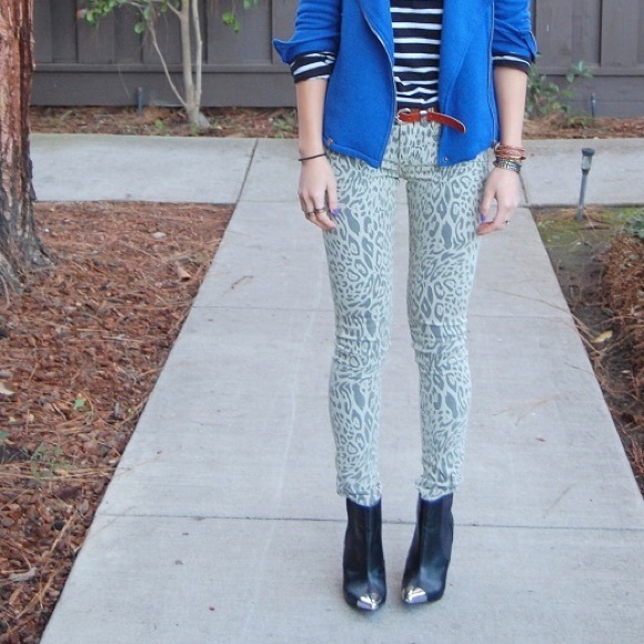 Forever 21 Jeans - Like NEW Forever21 leopard print jeans in grey Forever 21 Jeans - Like NEW Forever21 leopard print jeans in grey