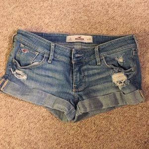 Medium blue wash short denim shorts