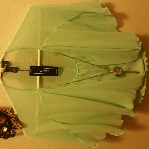 Cute mint green top