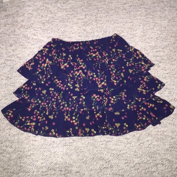 NWOT charlotte russe floral skirt navy