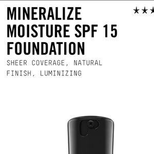 MAC Mineralize Moisture Foundation NW30