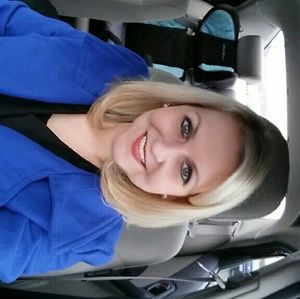 Meet your Posher, Hollie