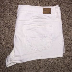 White American Eagle shorts