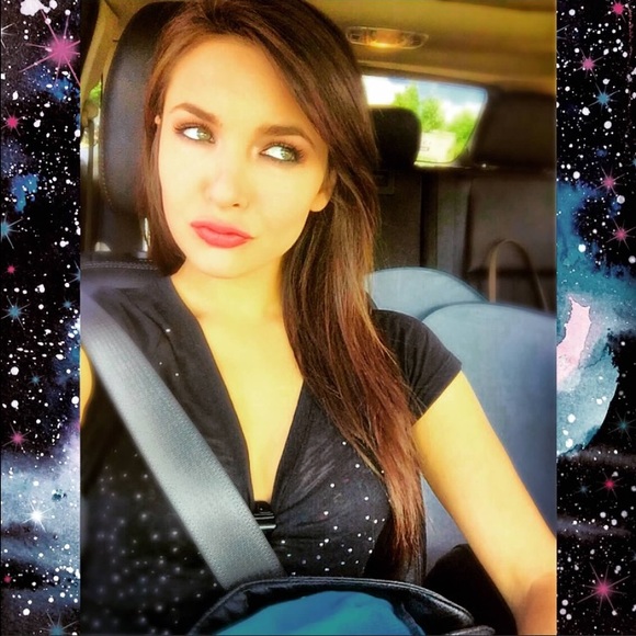 Meet your Posher, Christina - Picture 2 of 4