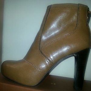 NEW/ NEVER WORN Franco Sarto leather boots