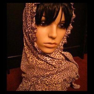 Beautiful long versatile leopard scarf