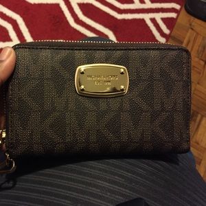 BRAND NEW MICHAEL KORS WALLET