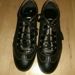 Gucci sneakers 8.5 black and gold authentic