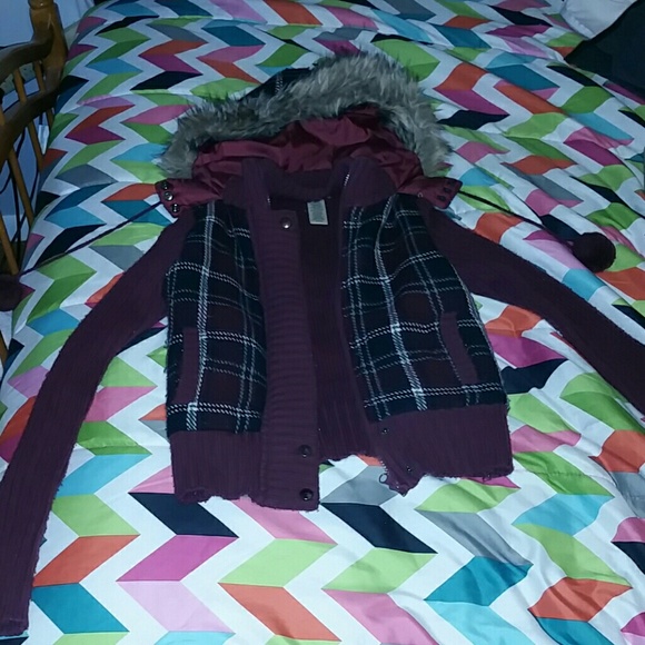 Maroon hooded sweater with fur and plaid pattern