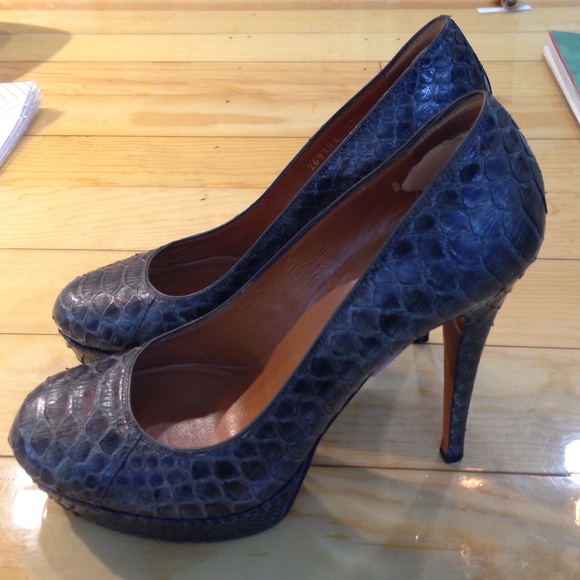 Gucci Python Pumps - image 3