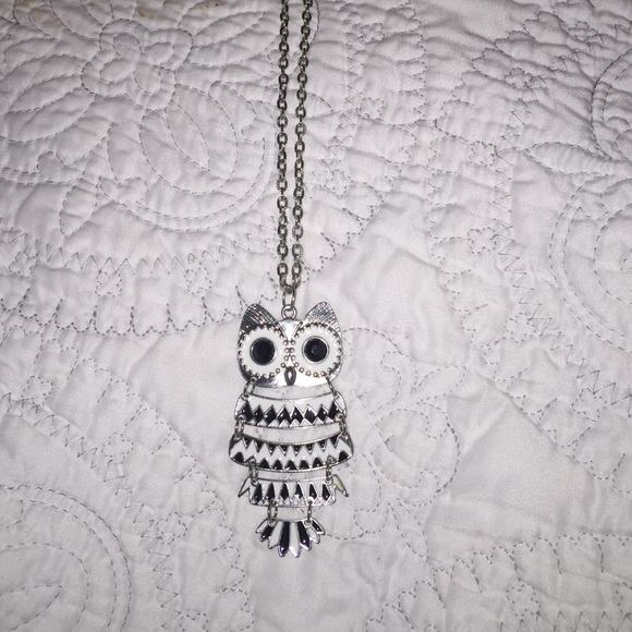 ⚫️ Chromatic Black & White Owl Necklace ⚪️