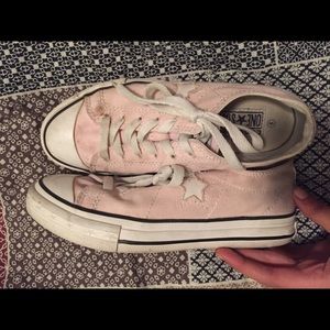Baby pink converse sz 6