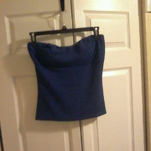 Never worn says XL but fits more like L ..Tube top