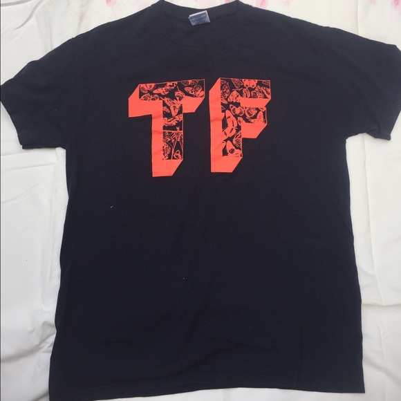 Medium Gildan Title Fight Band Shirt