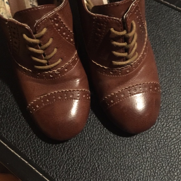 American Eagle Outfitters Shoes - Oxford style heels American Eagle Outfitters Shoes - Oxford style heels