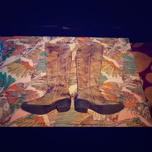 ❌SOLD❌Vince Camuto leather boots size 10!