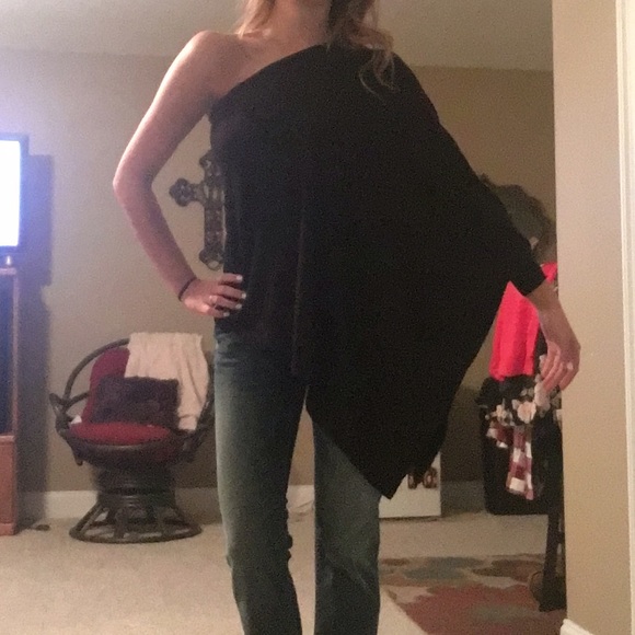 James & Joy one shoulder top!