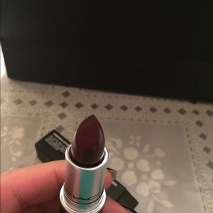 Mac matte lipstick in Diva