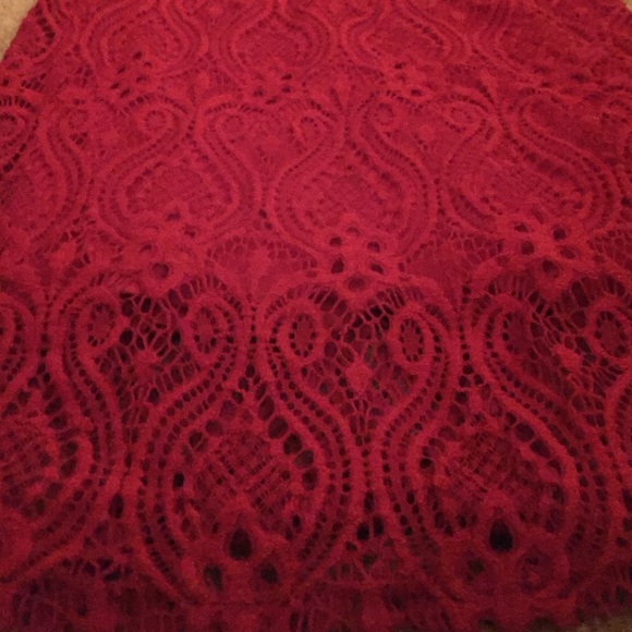 Red lace dress - Picture 3 of 4