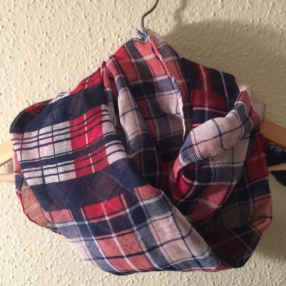 Charming Charlie Accessories - SOLD Adorable plaid scarf