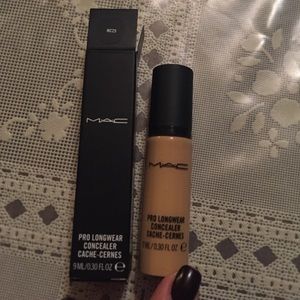 BRAND NEW MAC: prolong wear concealer. NC25