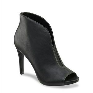 NIB CECELIA PEEPTOE BOOTIE BY BONGO