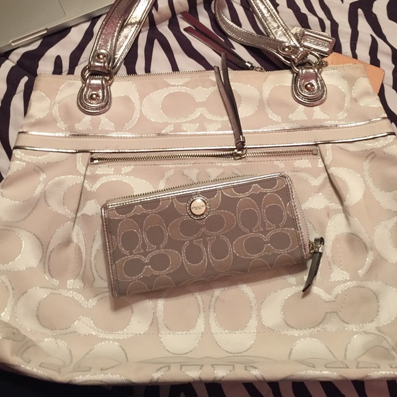 Coach Poppy signature tote - Picture 1 of 3