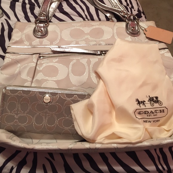 Coach Poppy signature tote - Picture 3 of 3