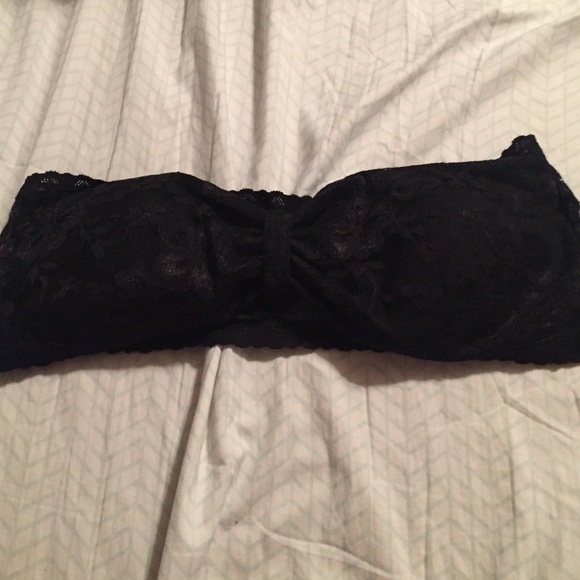 Black lace bandeu