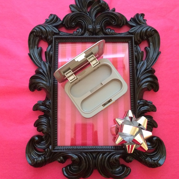 Mary Kay Signature Color Compact - Picture 2 of 2