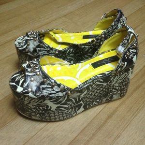 Pineapple Skull Platforms