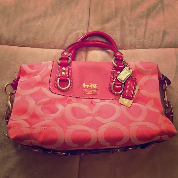 Coach Handbags - Beautiful Coach Ashley Purse